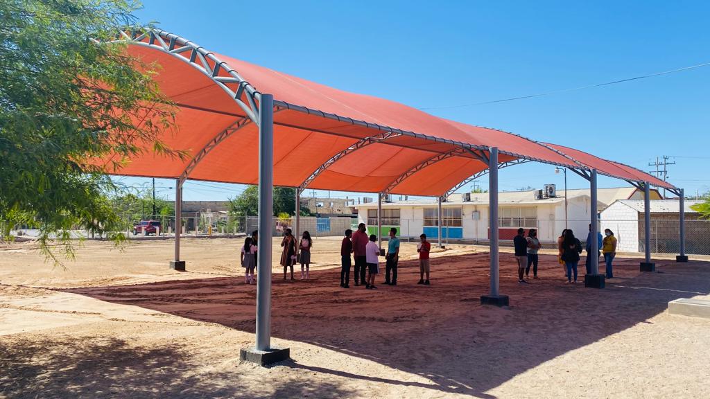 Reciben niños de la Juan G. Cabral nueva malla-sombra