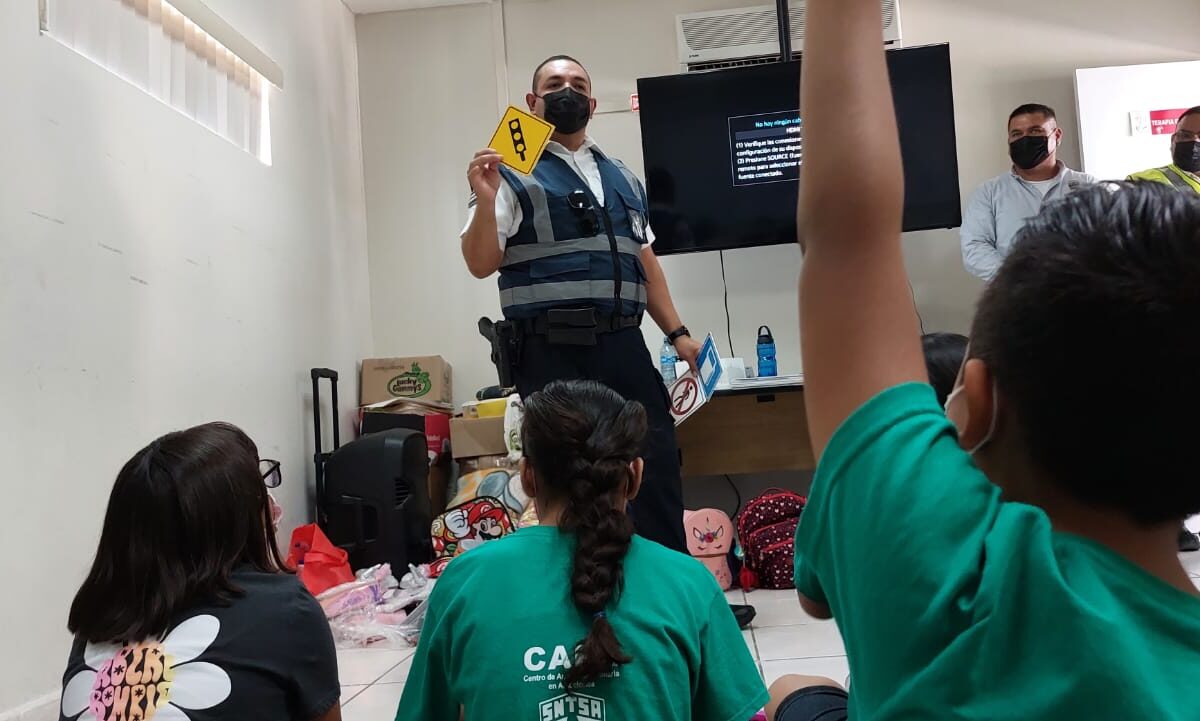 Llevan información preventiva a niños de curso de verano