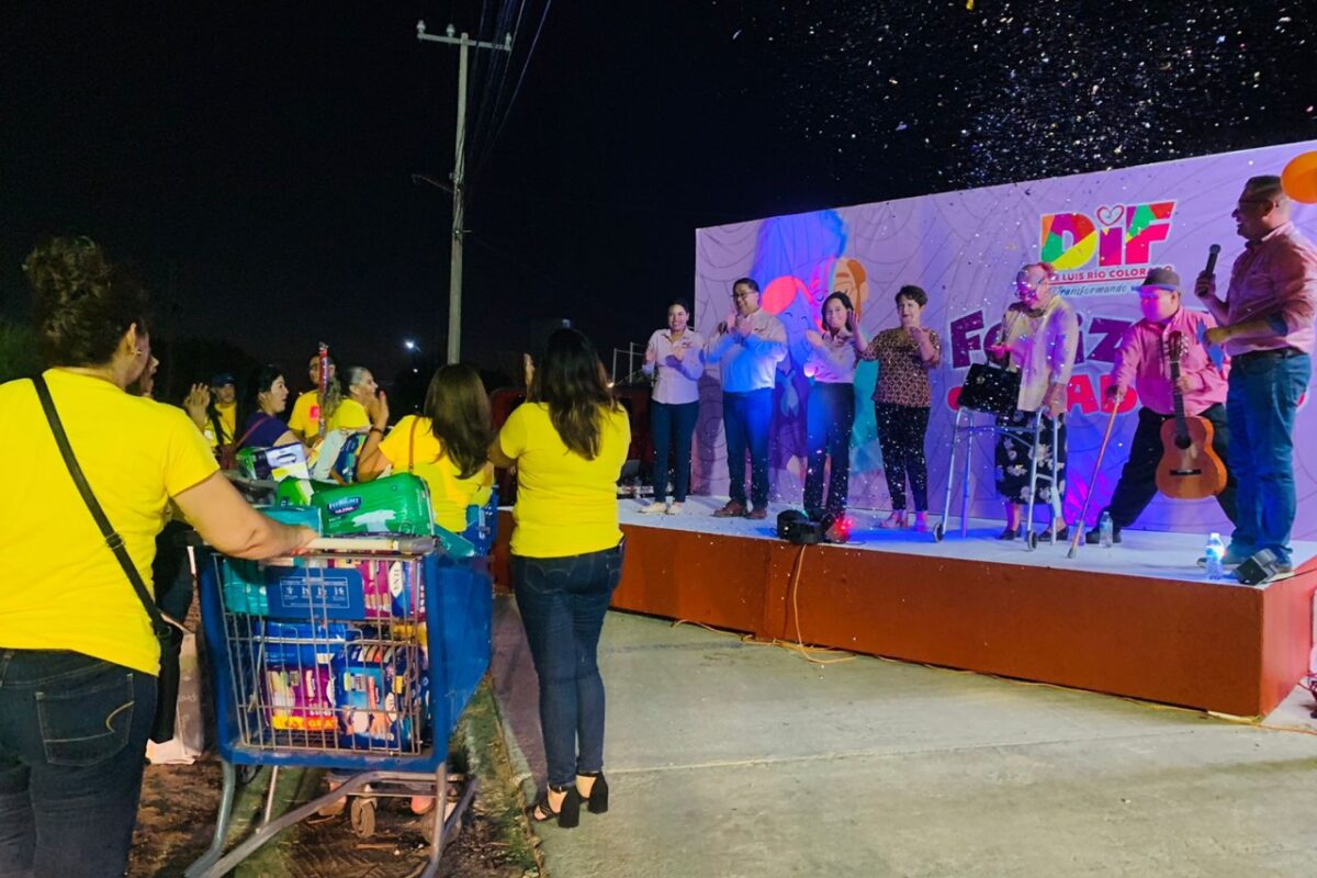 Recibe DIF Municipal cientos de pañales para Villa del Abuelo