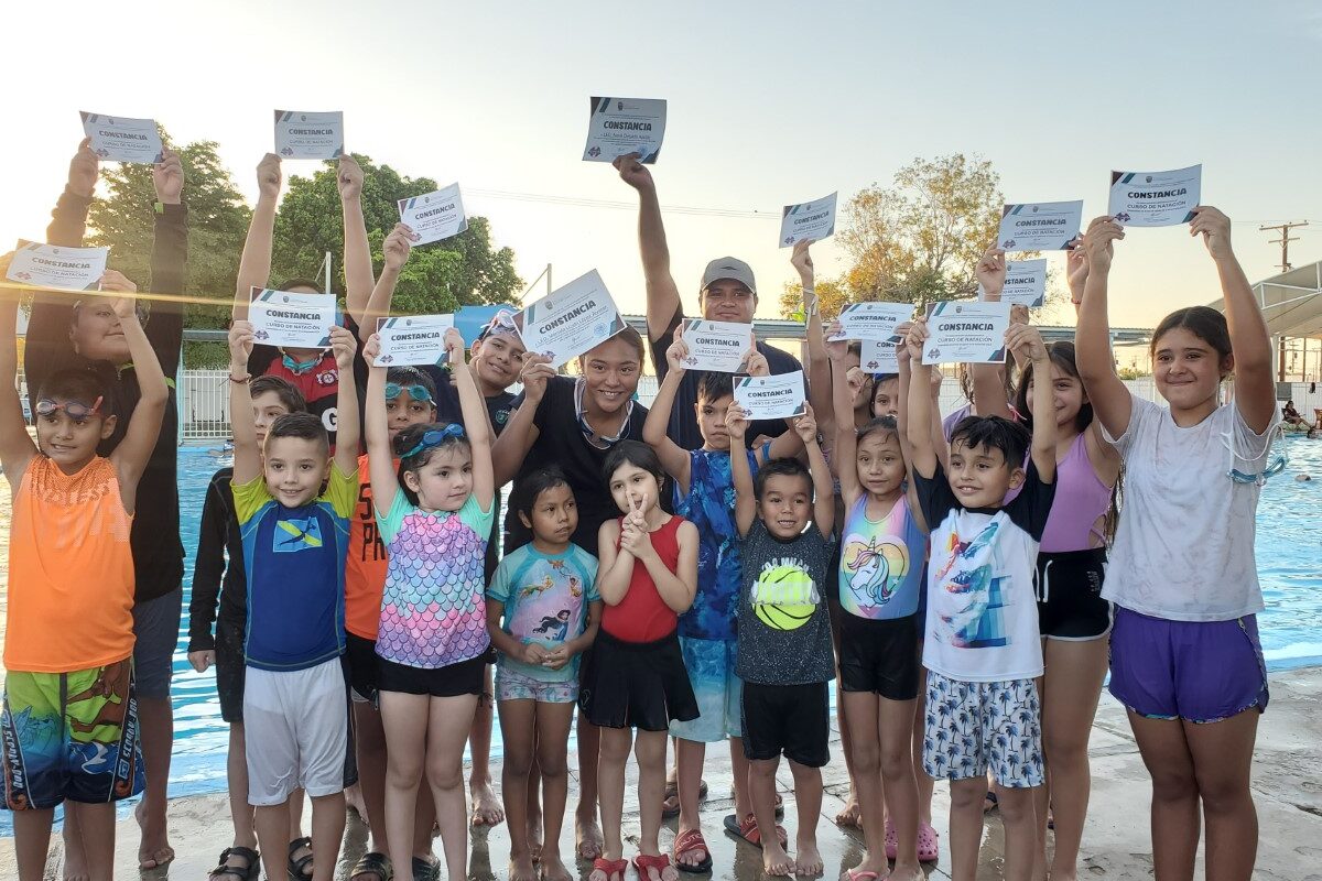 Concluyen con éxito cursos de natación y aquazumba en la Alberca Municipal