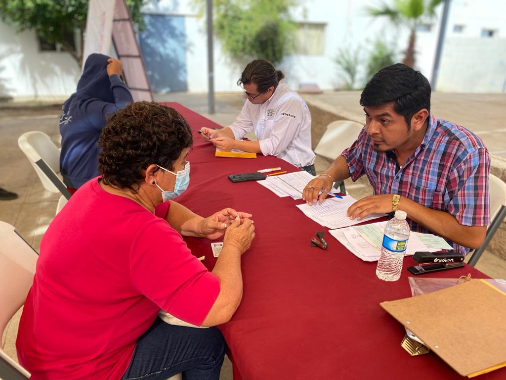 Entregan apoyos a beneficiarios de programas Estatales en SLRC