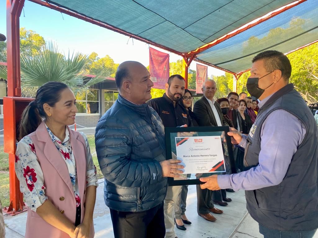 Reconocen a la comunidad estudiantil y docente en Cobach de SLRC