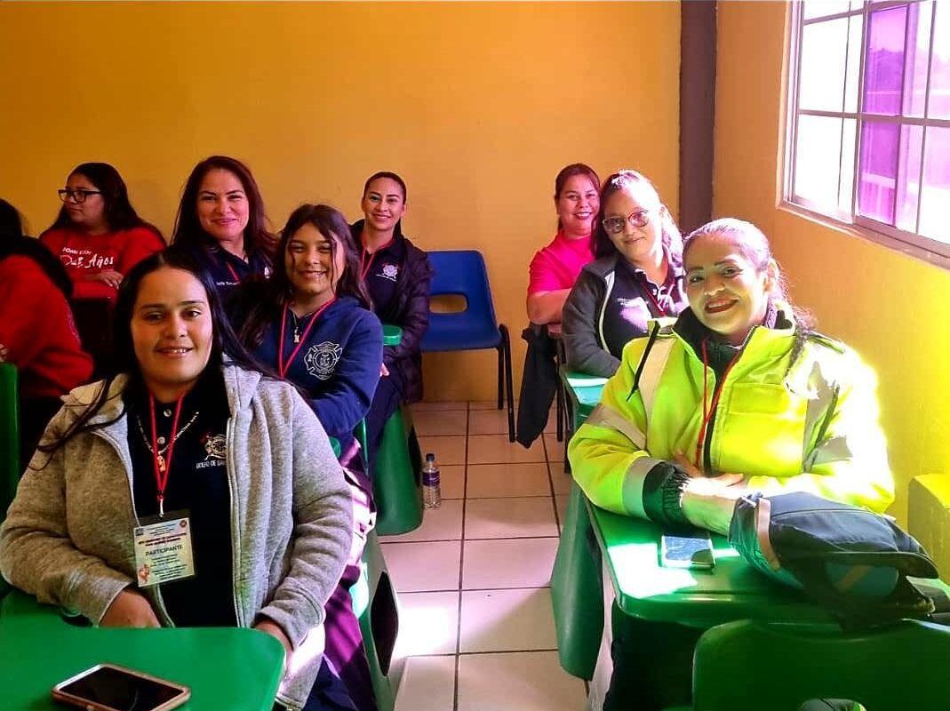 Participan mujeres bombero de SLRC en seminario de capacitación