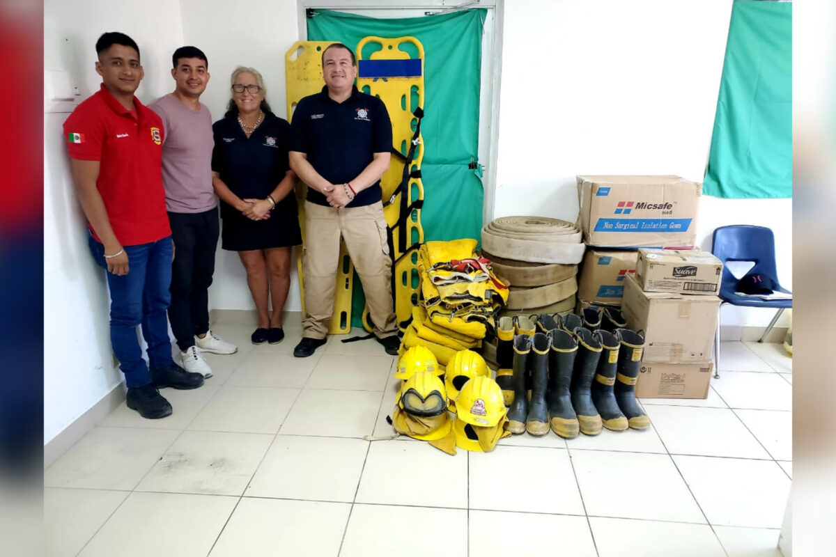 Donan Bomberos Municipales equipo a sus homólogos de Jalisco y Colima