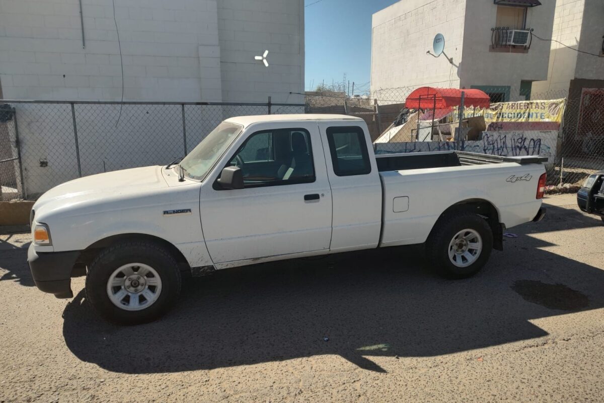 Municipales recuperan vehículo robado en SLRC