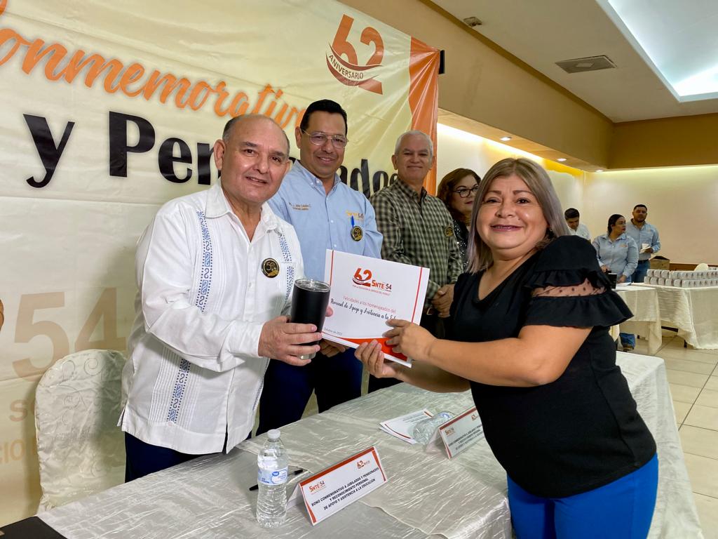 Reconoce Alcalde méritos de maestros del SNTE de SLRC