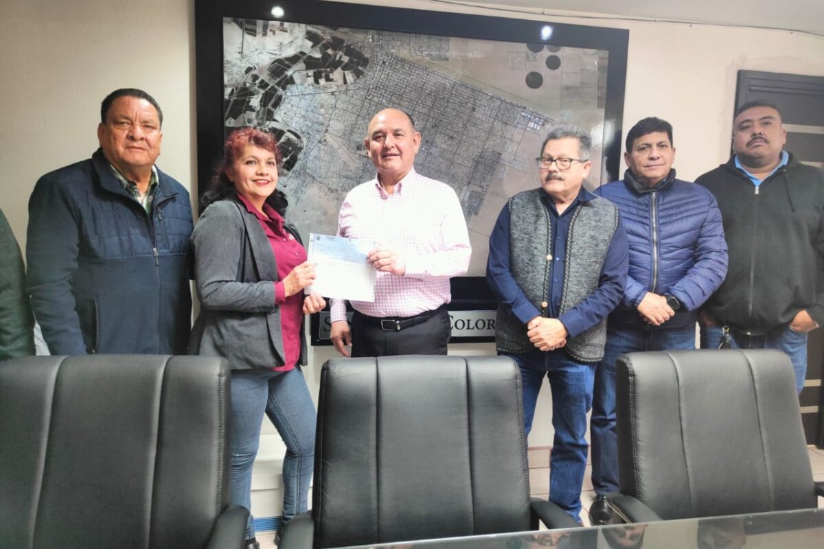 Reciben empleados municipales primera parte de su aguinaldo
