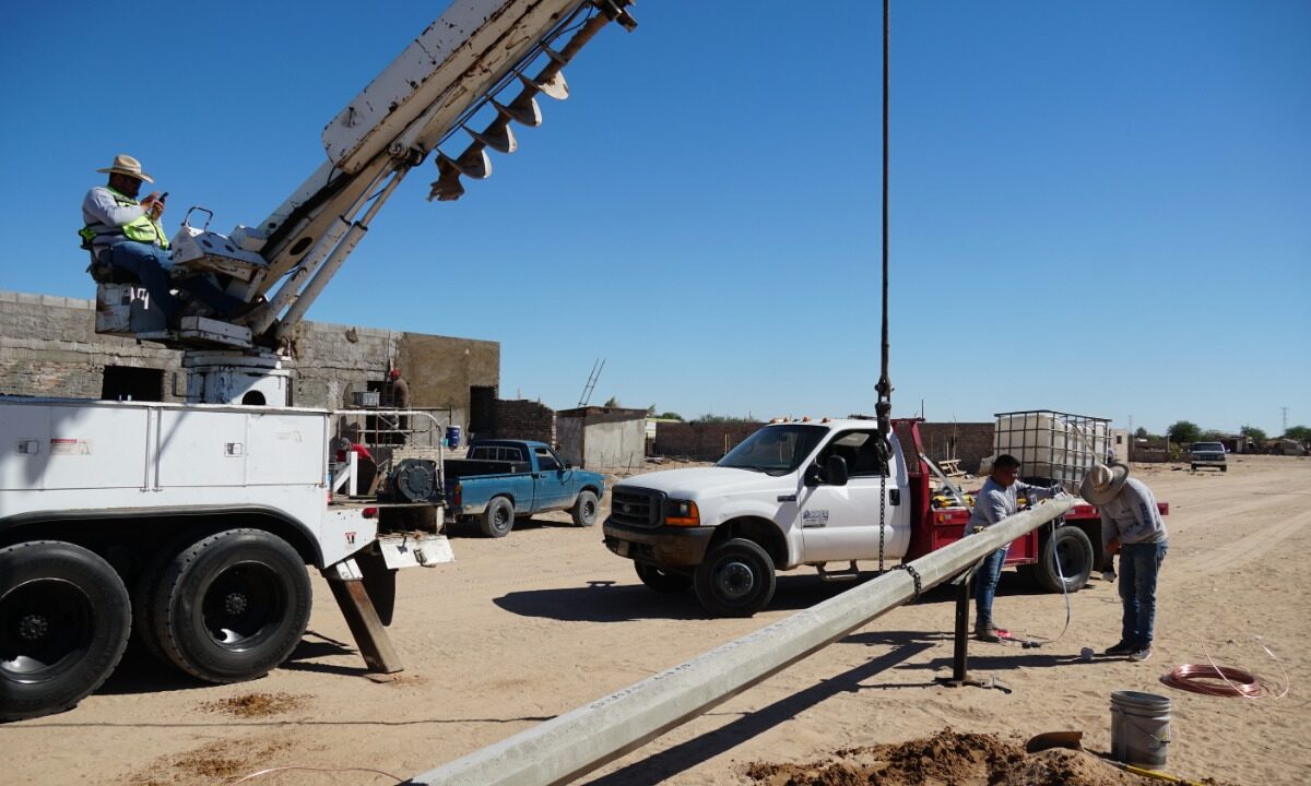 Construyen nuevos circuitos de alumbrado público en SLRC