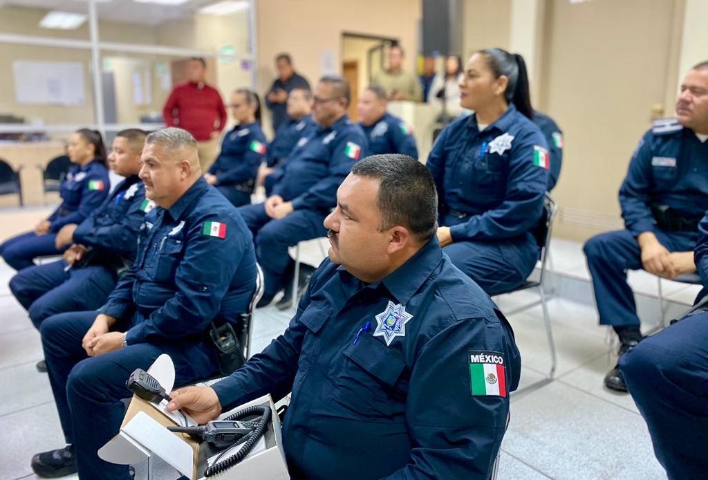 Reciben policías de SLRC nuevos uniformes y equipo
