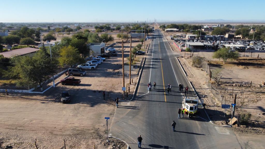 Inaugura Alcalde nueva pavimentación en Calle 8
