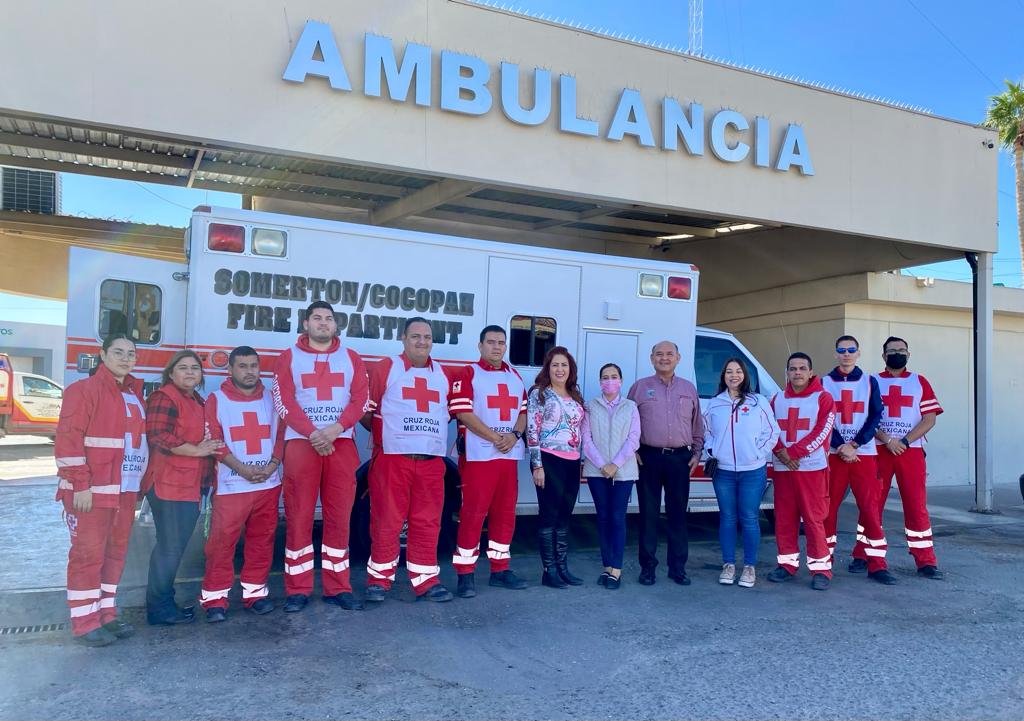 Entrega Alcalde ambulancia donada por SL, Az. a Cruz Roja de SLRC