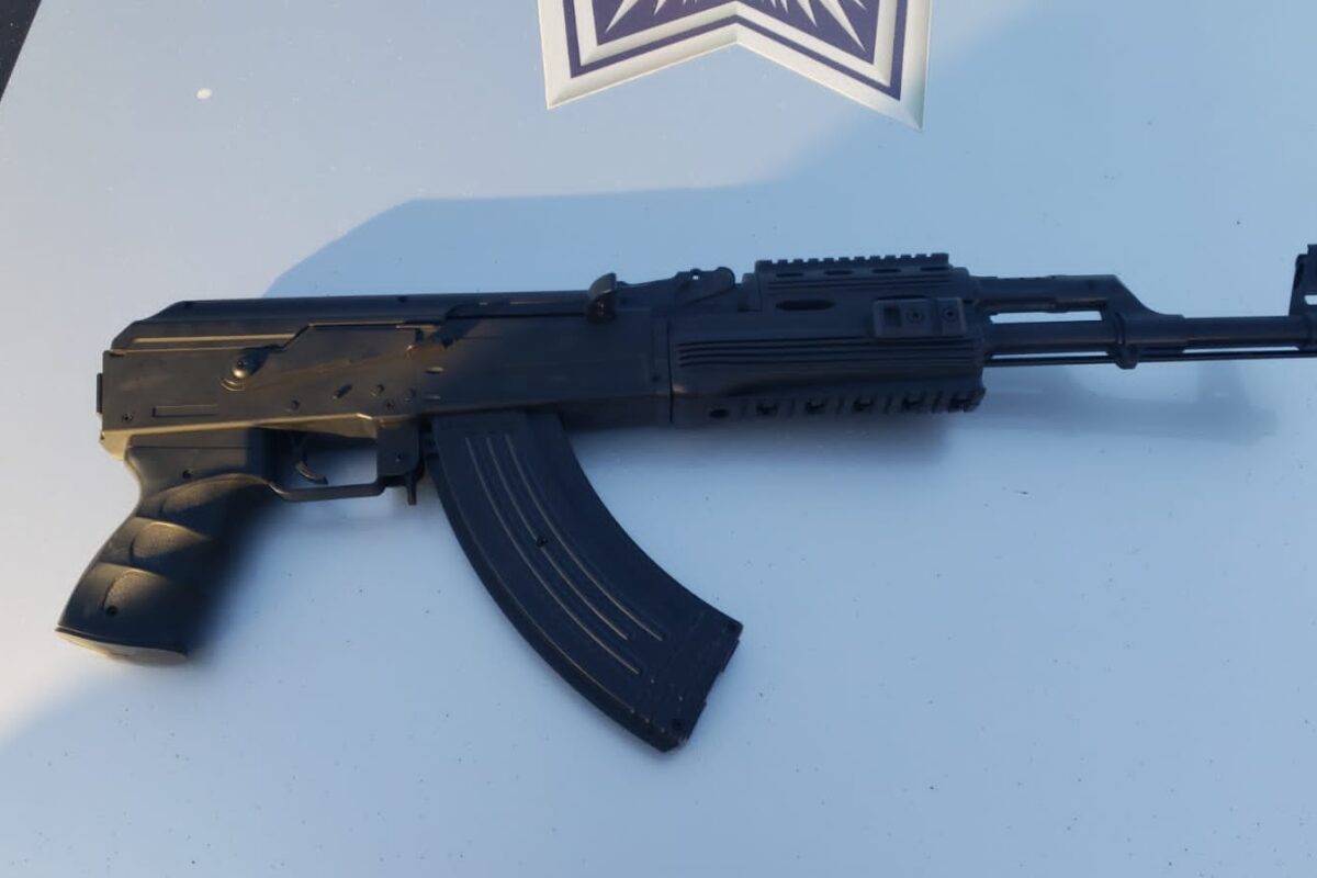 Detienen a jovencito de 15 años con arma de utilería en SLRC