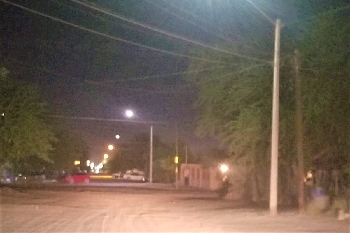 Atiende Obras Públicas reportes de luminarias en SLRC