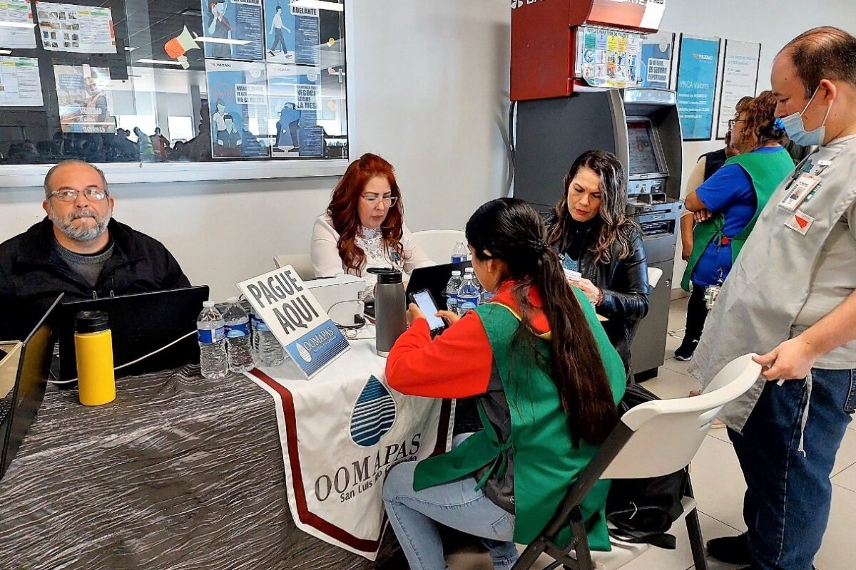 Aprovechan trabajadores de maquiladoras descuentos de Oomapas