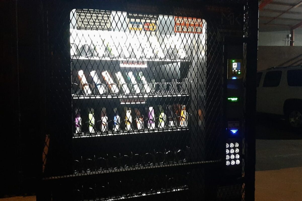 Dispensario de vapeadores en plena vía pública en SLRC