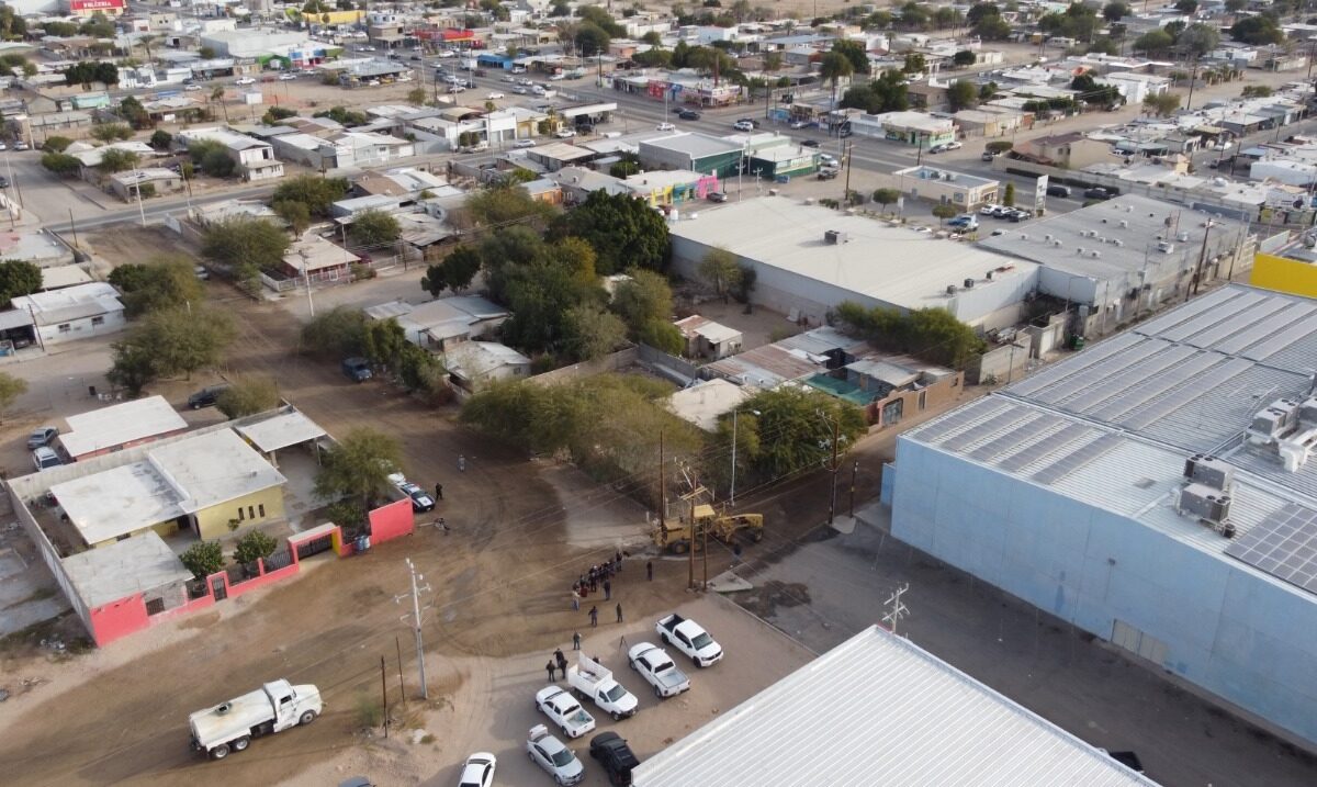 Inicia pavimentación en área trasera de plaza La Herradura en SLRC