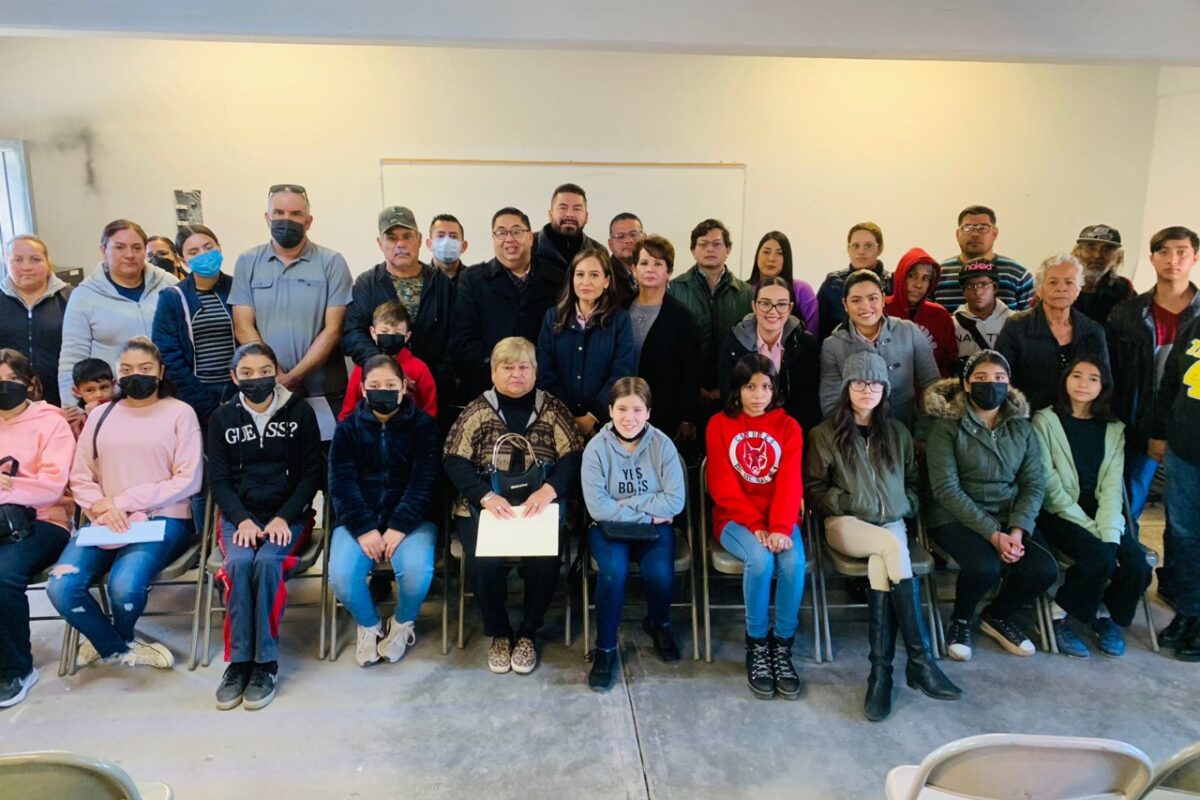 Entrega DIF de SLRC becas a niñas sanluisinas