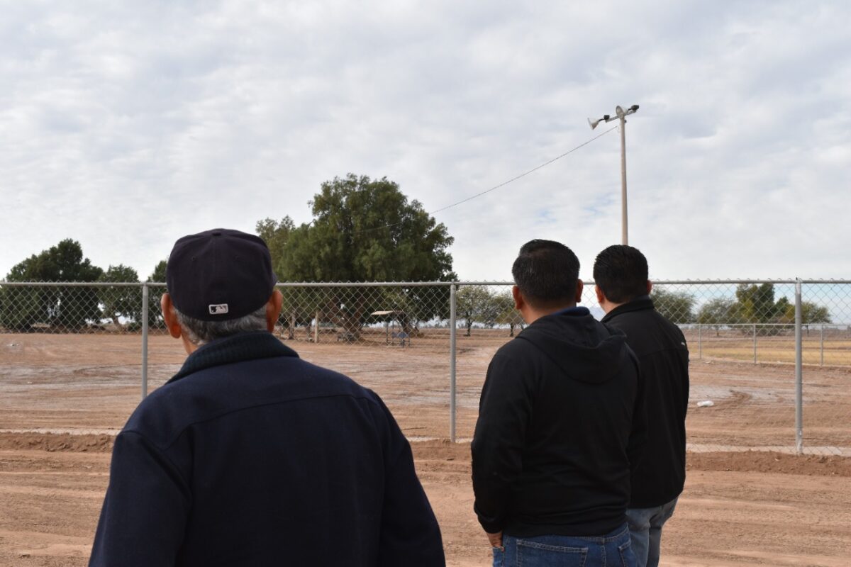 Restauran estadio en el valle para liga infantil de béisbol