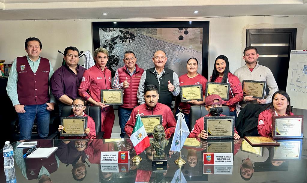 Reconoce Alcalde a jóvenes talentos deportivos de SLRC