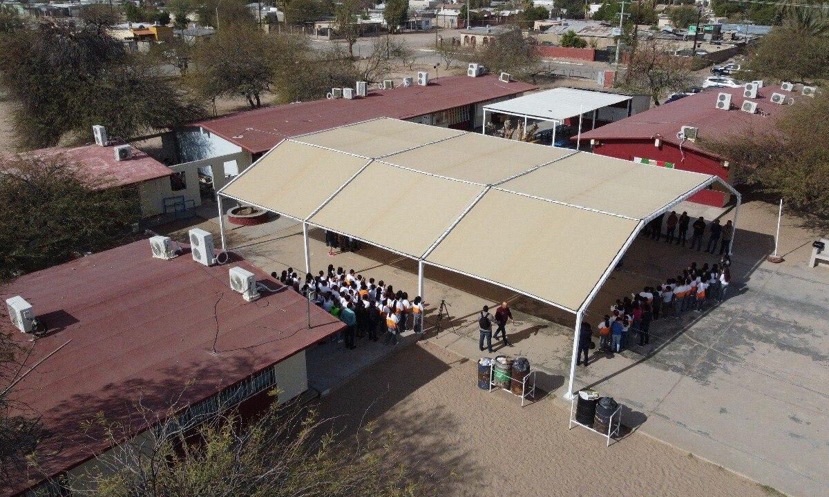 Entrega Alcalde nueva malla-sombra en primaria Torres Bodet