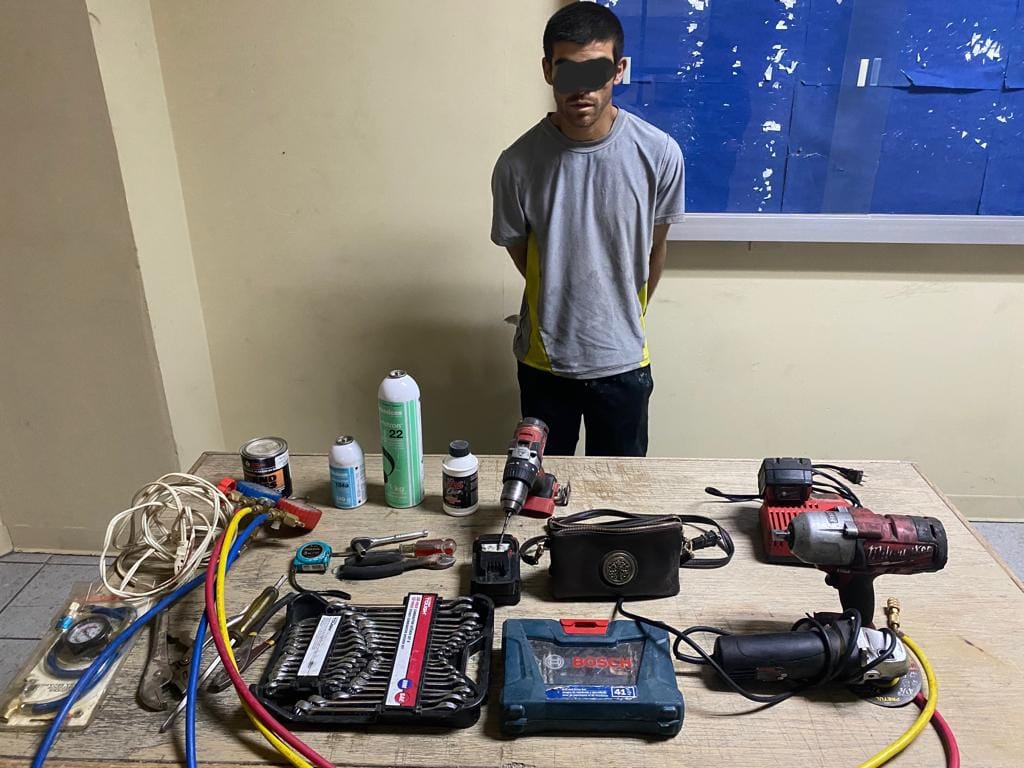 Municipales detienen a individuo con droga en SLRC