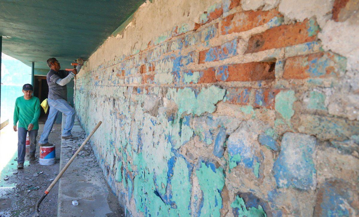 Avanza remodelación del estadio “Andrés Mena Montijo”