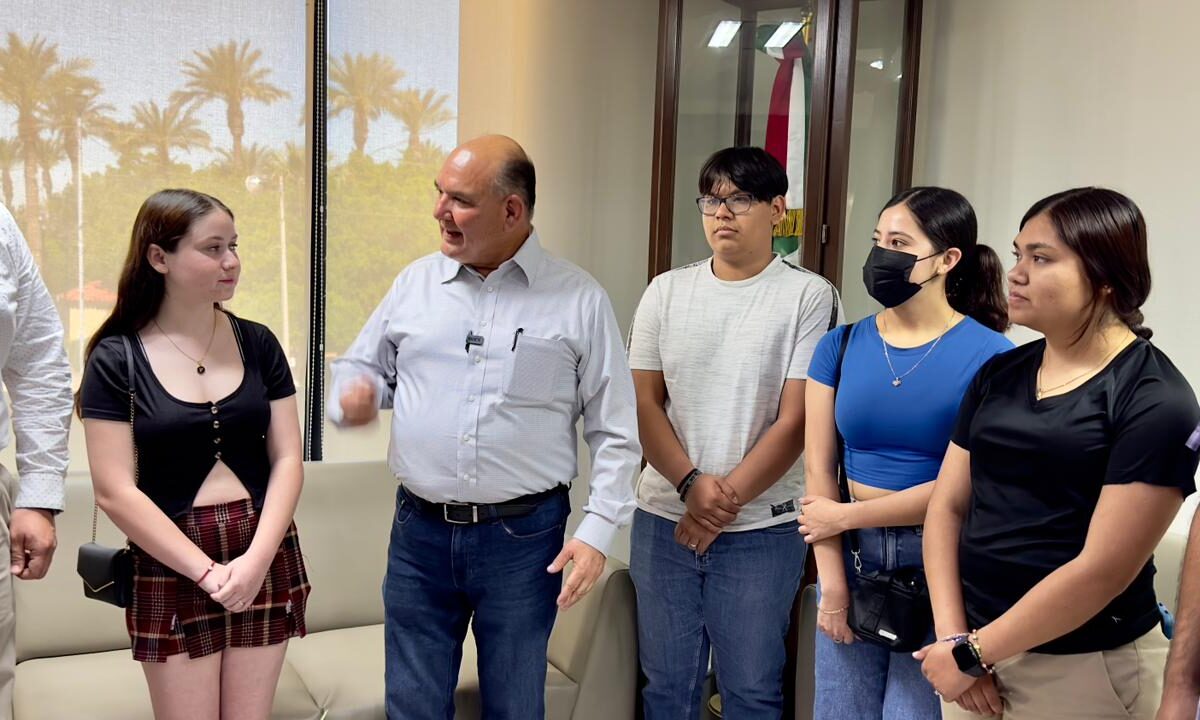 Son más de 400 universitarios que cuentan con beca municipal