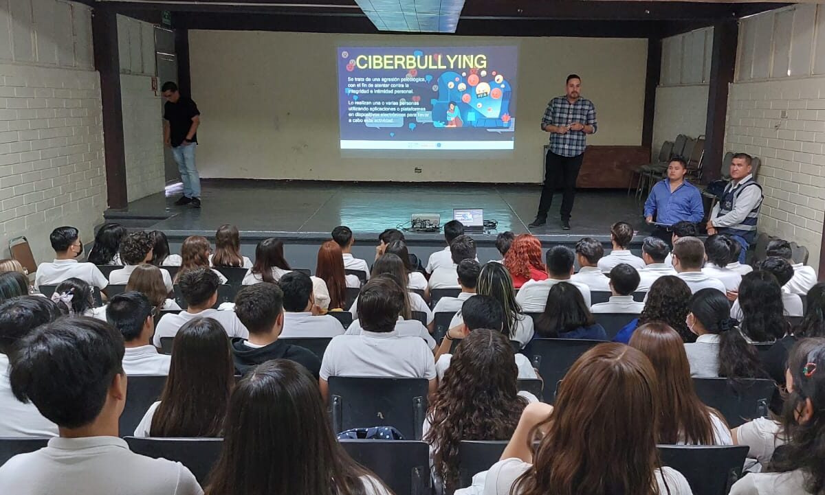 En coordinación municipio y estado previenen ciber-bullying en SLRC