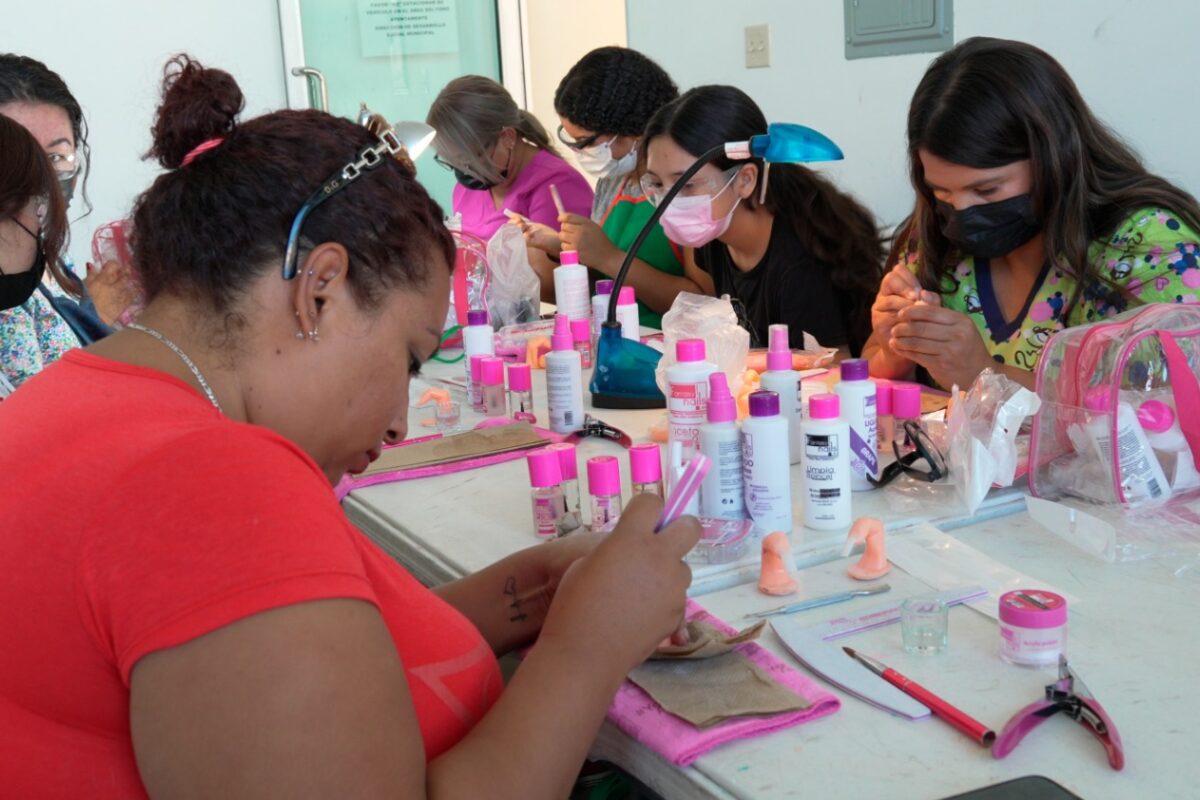 Benefician cursos a más de 200 familias del valle de SLRC