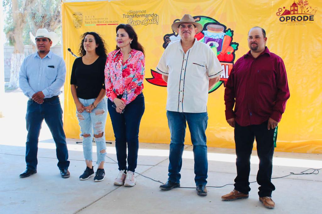 Participan emprendedores en 1er. Tianguis Rural