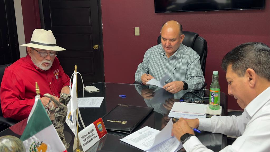 Firma Ayuntamiento convenio con UES