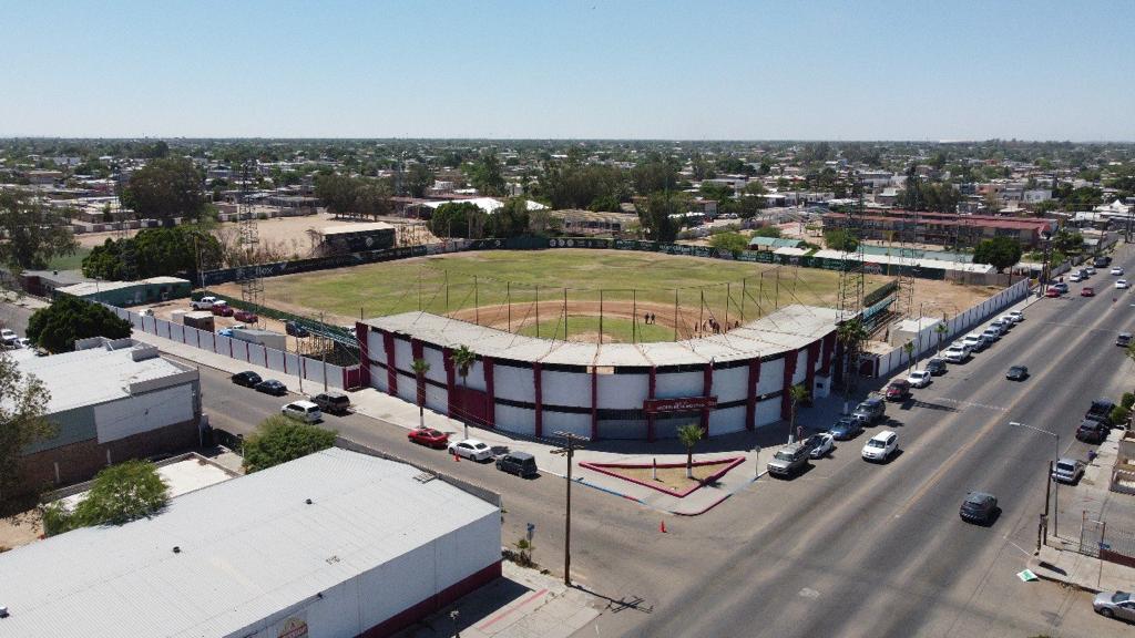 Concluye restauración de estadio Andrés Mena Montijo