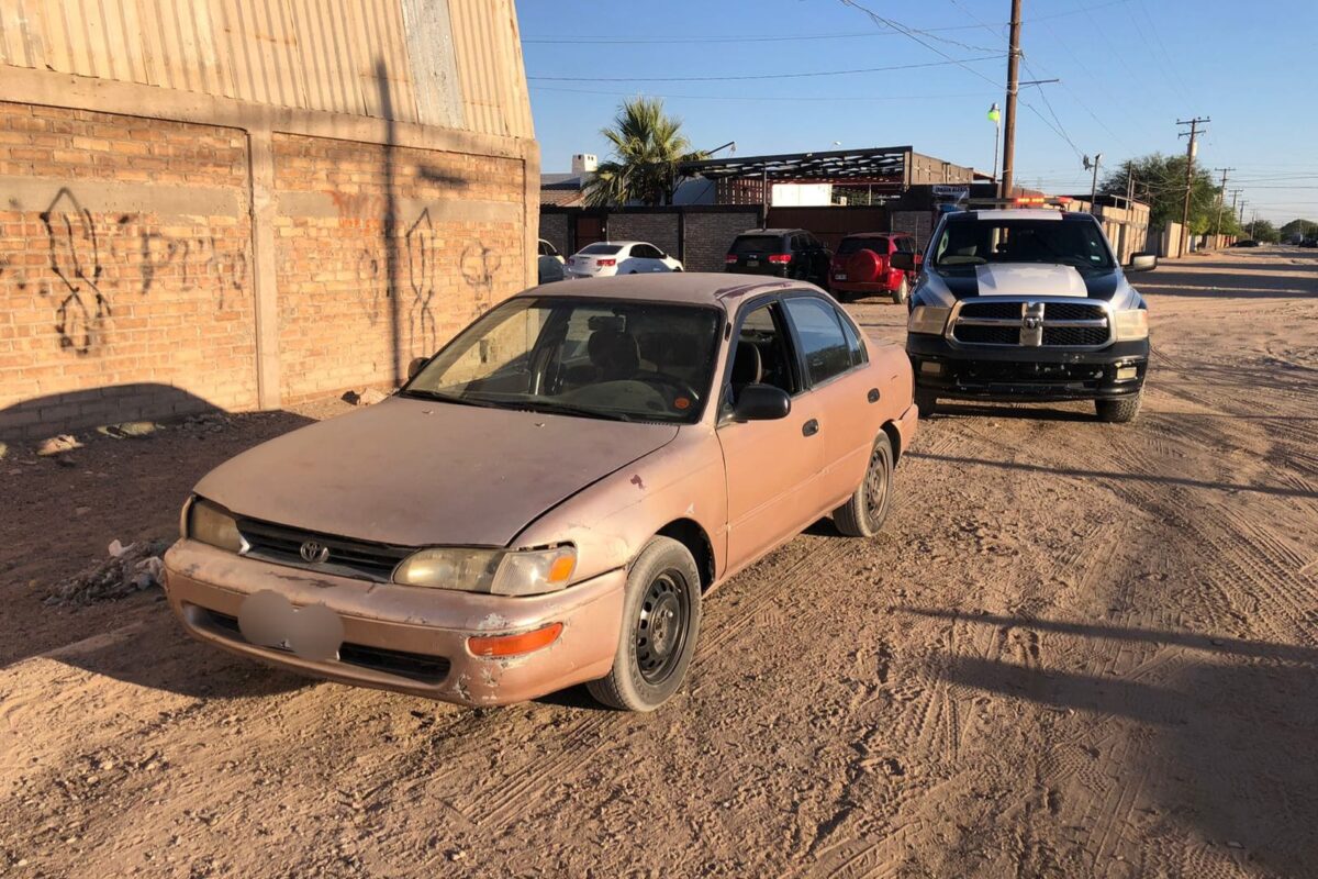 Recuperan municipales automóvil a horas de reportarlo como robado