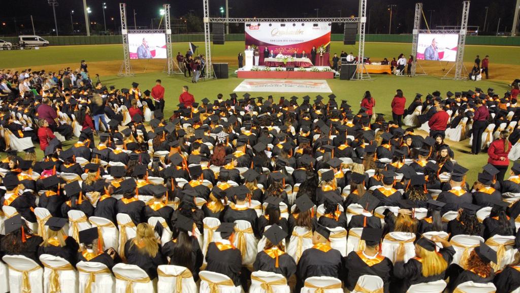 “Los necesitamos bien preparados”: Alcalde a graduados de Cobach