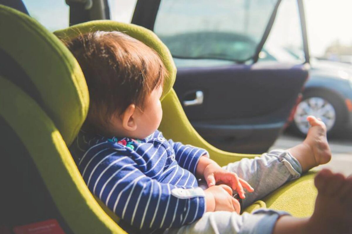 Alerta PC por olvido de infantes en vehículos