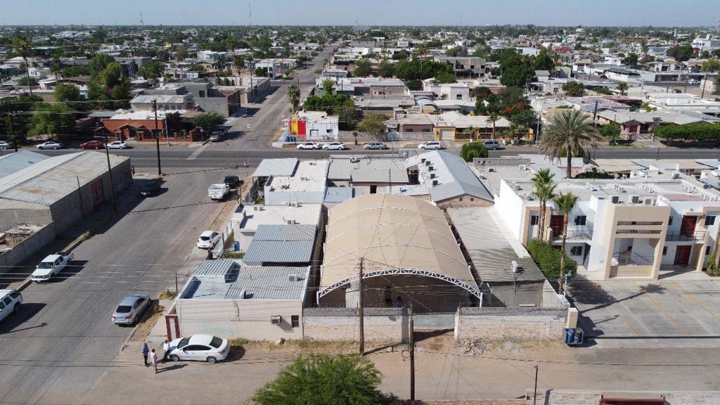 Entrega Alcalde malla-sombra a iglesia