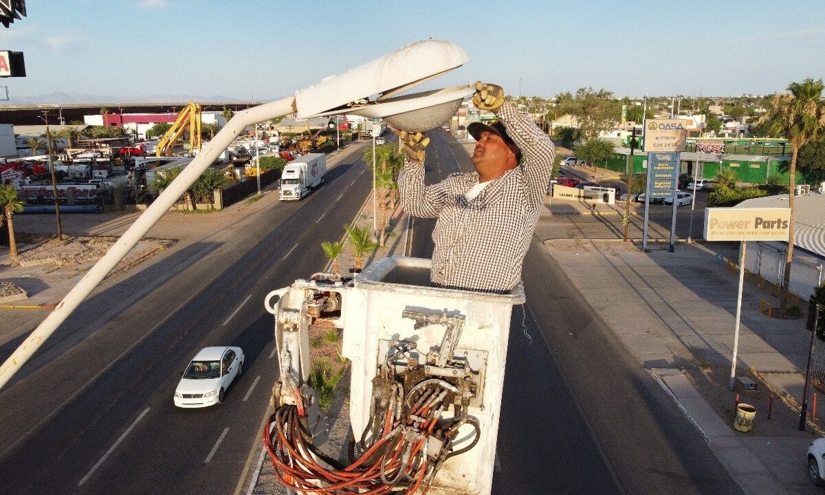 Trabaja Ayuntamiento por un San Luis más iluminado