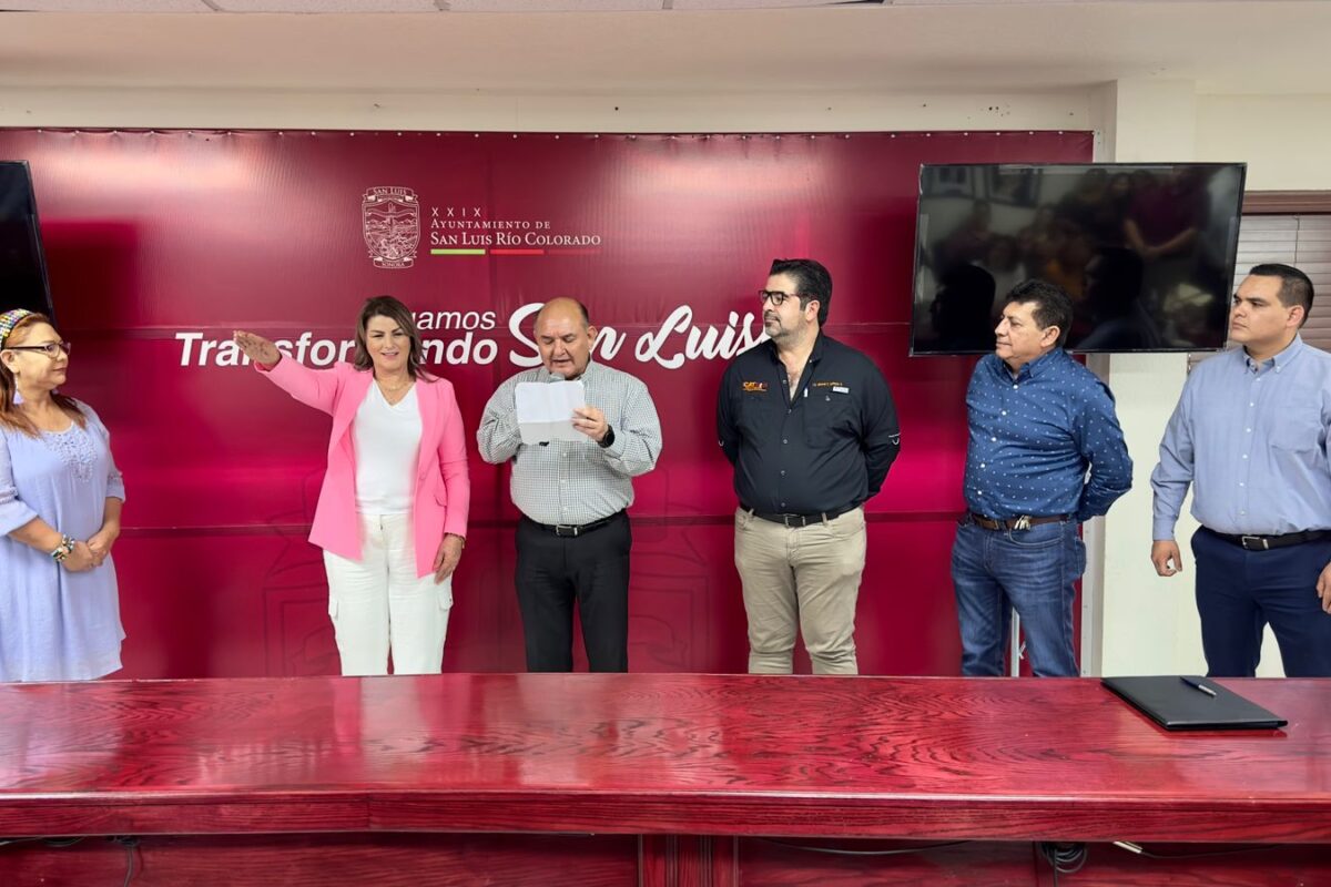 Toma Alcalde protesta a Nachita Muñoz como directora de Desom