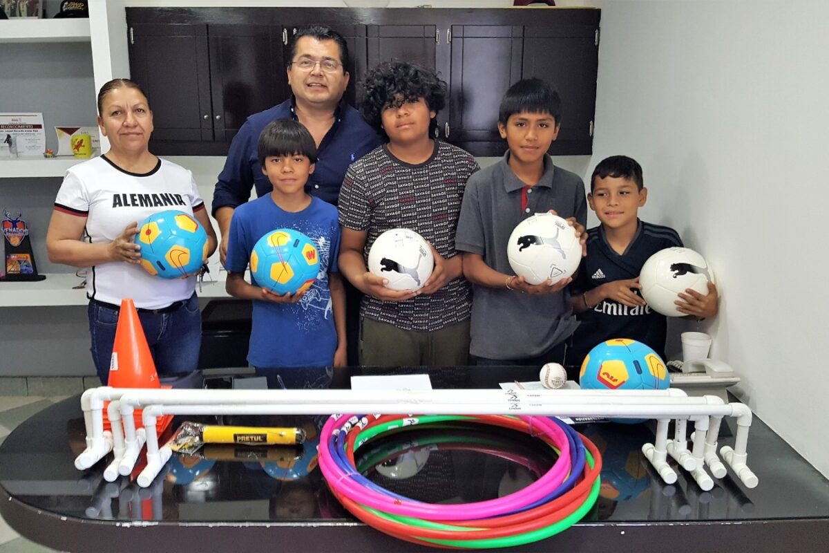 Apoyan con material deportivo a equipo de fútbol de SLRC