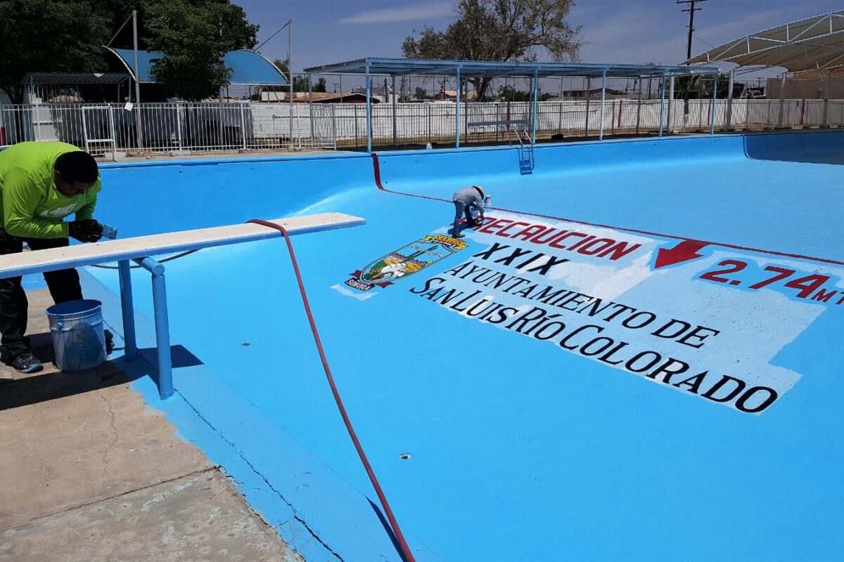 Avanza mantenimiento de la Alberca Municipal para apertura