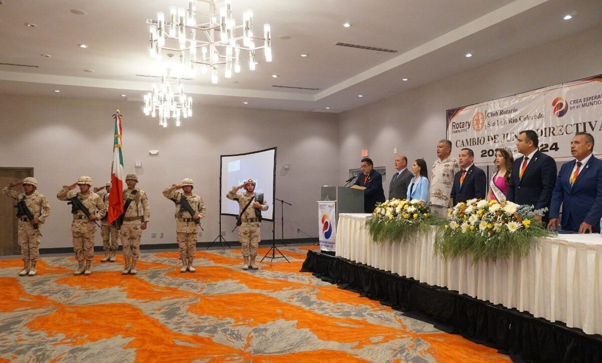 Atestigua Alcalde toma de protesta de nueva directiva de Club Rotario