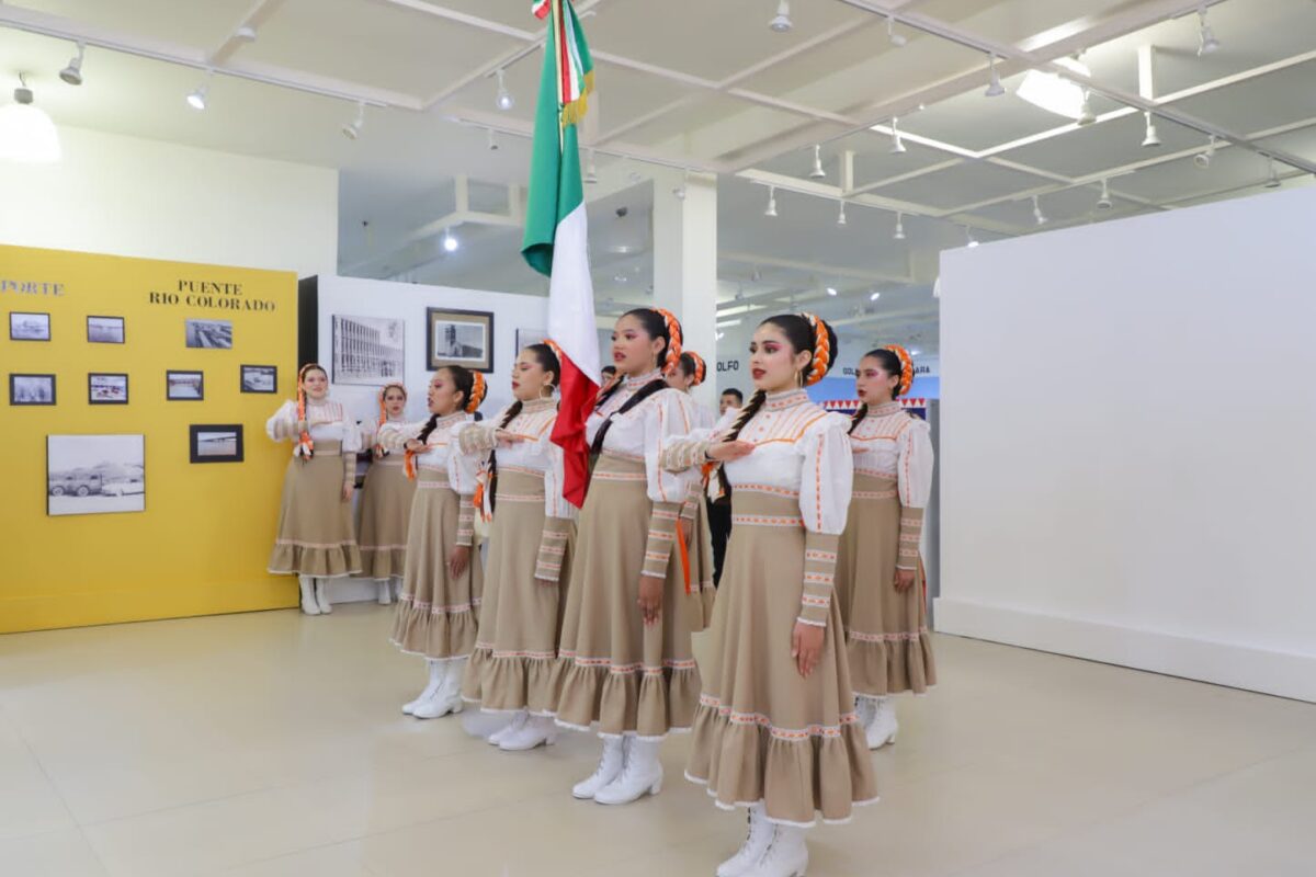 Abandera Cultura al grupo de danza ‘’Sol Azteca’’