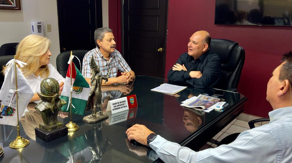 Firma Ayuntamiento convenio con Universidad Vilaseca