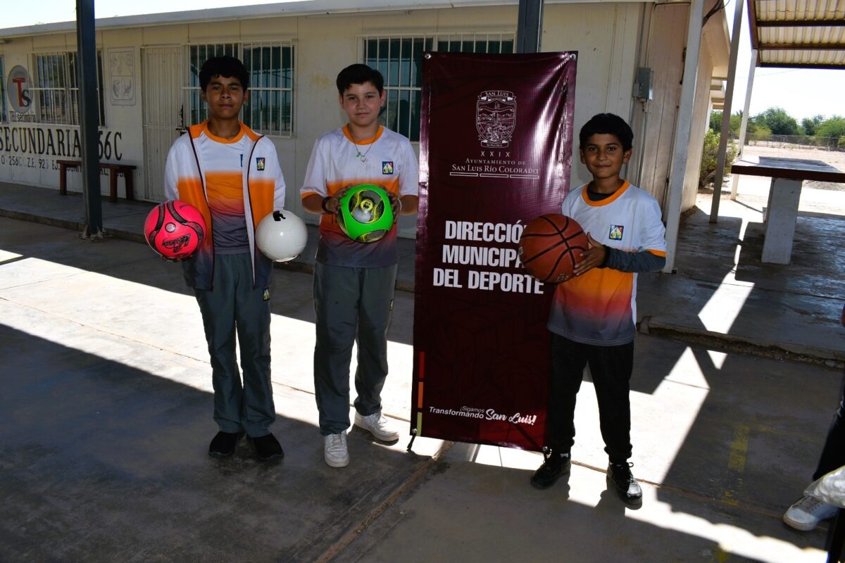 Entregan material deportivo a Telesecundaria del valle de SLRC