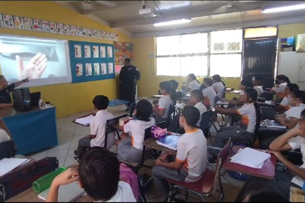 Previene Policía Municipal a estudiantes contra adicciones