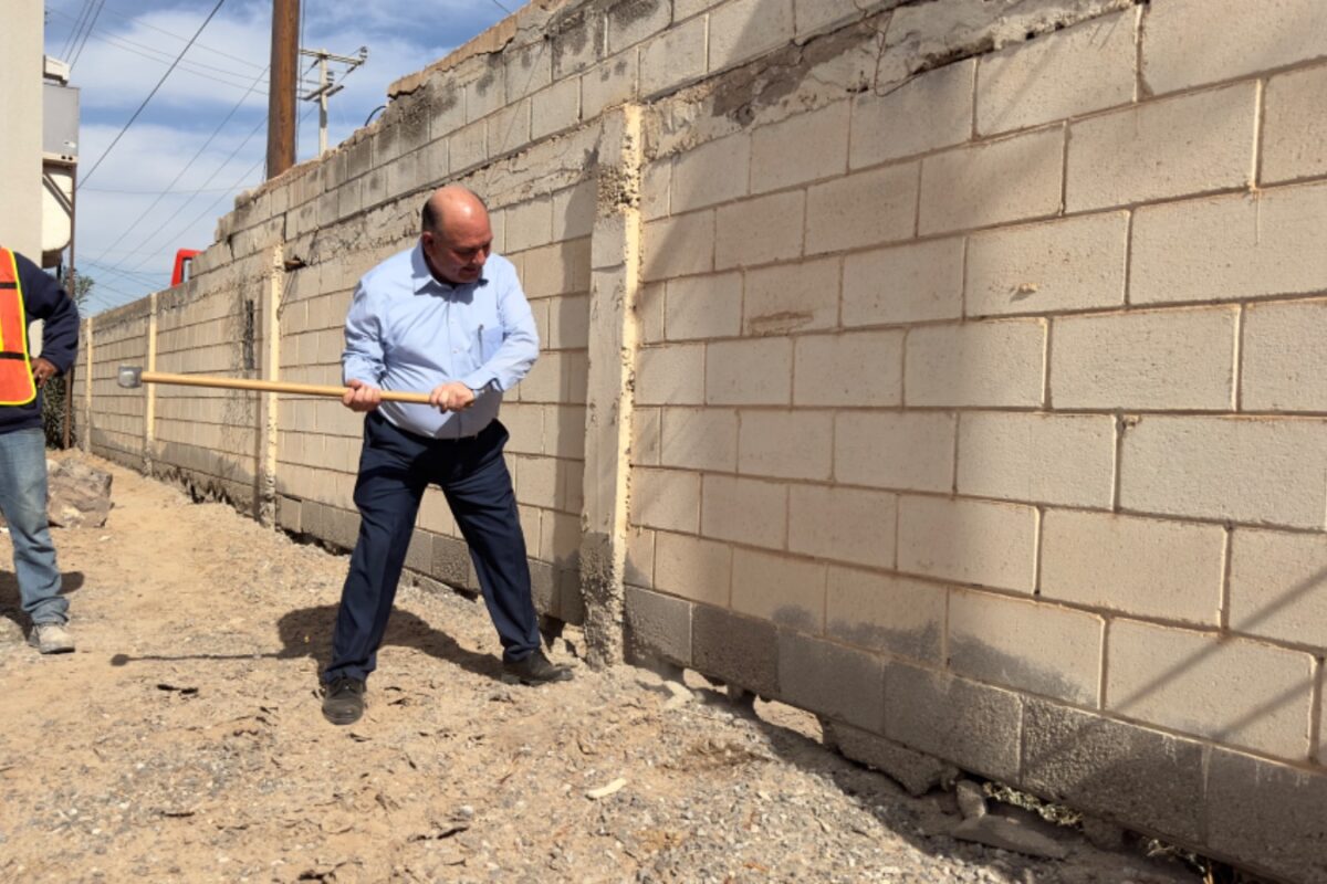 Reconstruyen barda perimetral de guardería de DIF en LBS