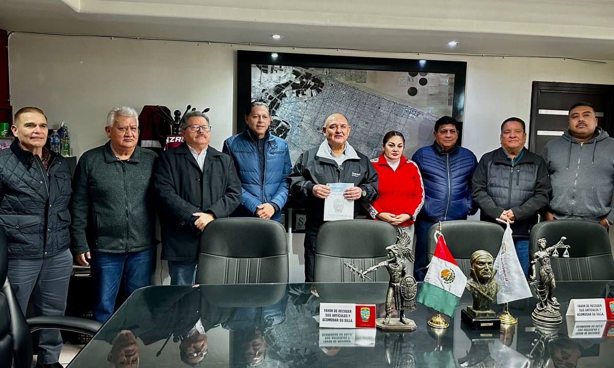 Reciben empleados municipales 3ra. parte de aguinaldo