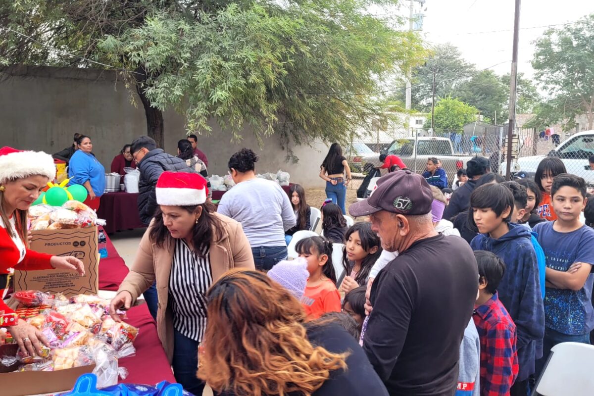 Celebró Desom posada a niños de San Luis