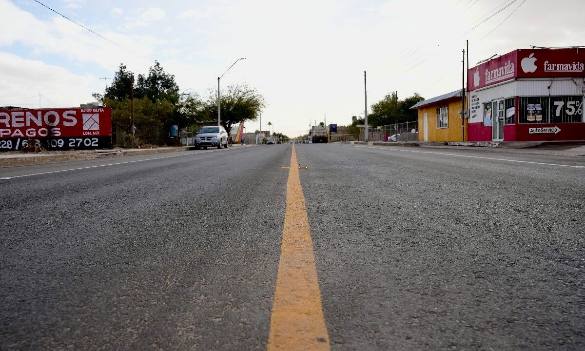 Entrega Alcalde nueva rehabilitación en Av. Dalias