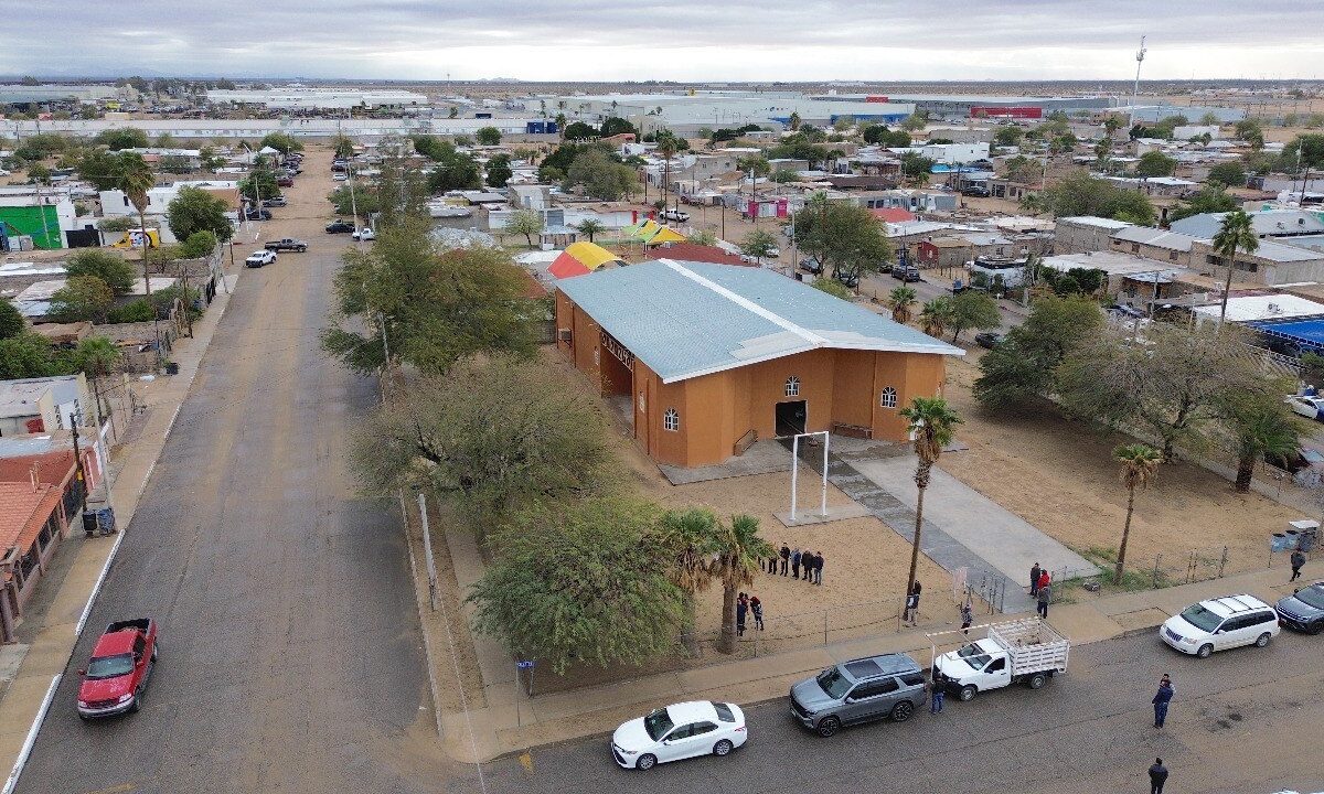 Construyen piso firme en capilla del Señor de la Divina Misericordia